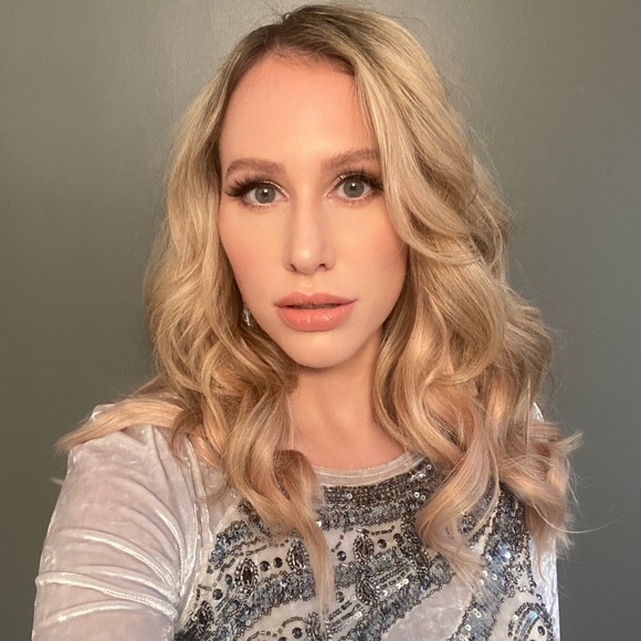 Meet your Posher, Kendra - Picture 1 of 1